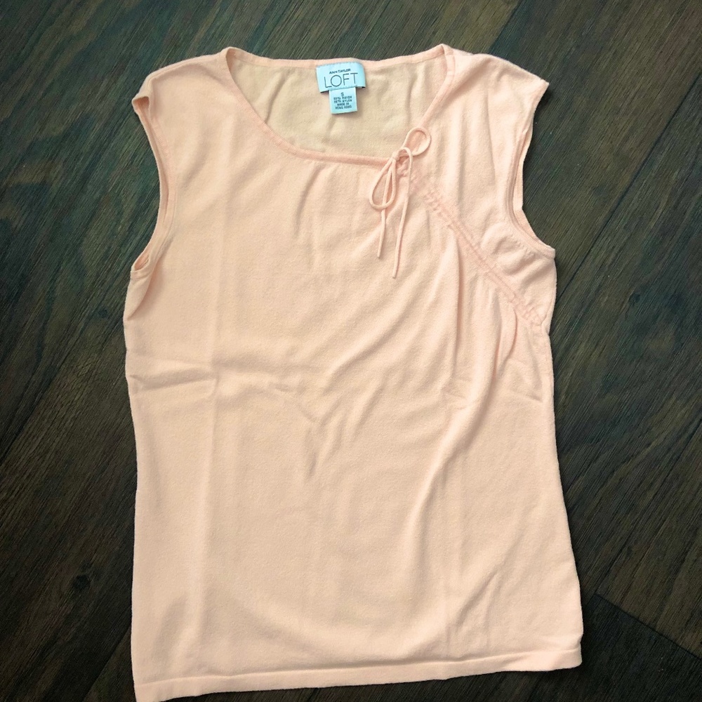 Ann Taylor women's peach sleeveless top size S.